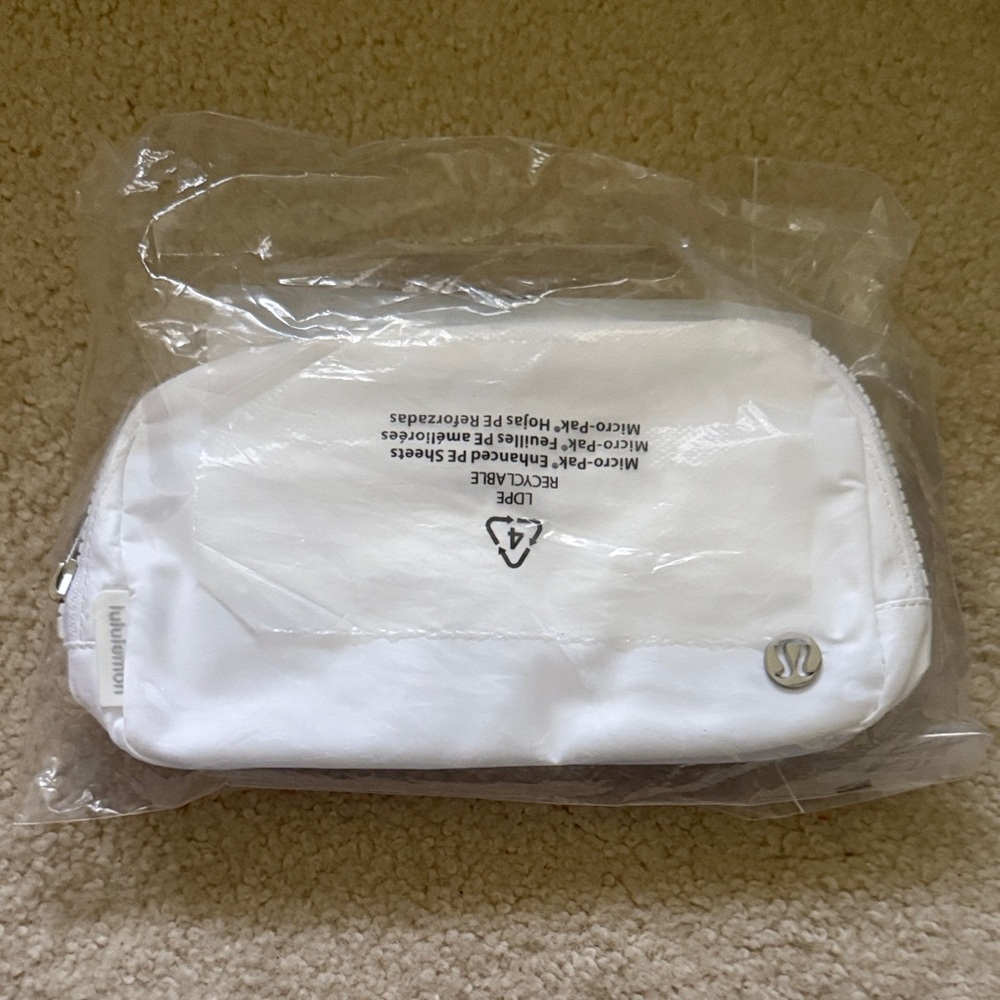 Lululemon - Belt bag - White